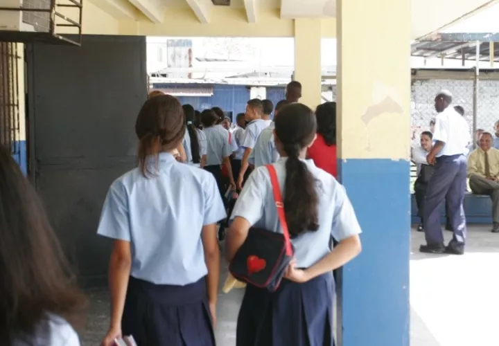Los 16 centros educativos de la Costa Atlántica reanudarán las clases este martes. Foto. Archivo