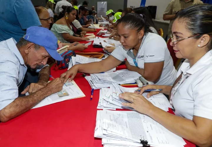 Mides entrega más de 3,800 tarjetas clave social a nuevos beneficiarios de los programas sociales. Foto: Cortesía