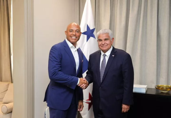 El exbeisbolista Mariano Rivera junto al presidente de la República, José Raúl Mulino. Foto: Cortesía