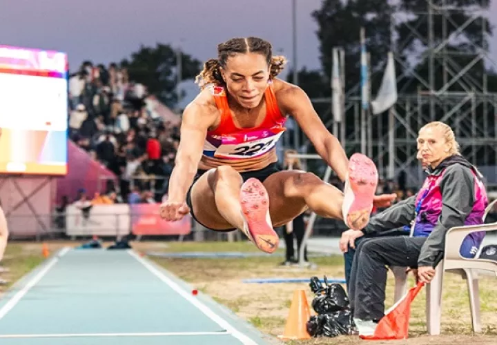 Nathalee Aranda ganó oro en salto largo femenino en los Juegos Suramericanos Foto: COP