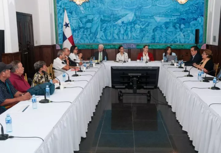 Reunión entre el Gobierno, la empresa privada y los jubilados. Foto: Cortesía