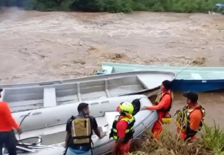 Yackzabteh Jiménez, miembro del Sinaproc, informó que 13 personas han perdido la vida por inmersión en la provincia en lo que va del año 2026. Foto. Cortesía