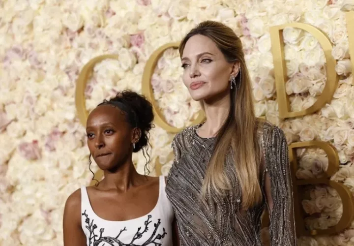 La actriz Angelina Jolie (d), junto a su hija Zahara. Foto: EFE / EPA / Caroline Brehman
