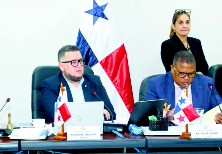 Eduardo Vásquez, anunció el cierre de la sesión al no contar con el número de diputados necesario para debatir el tema. CORTESÍA