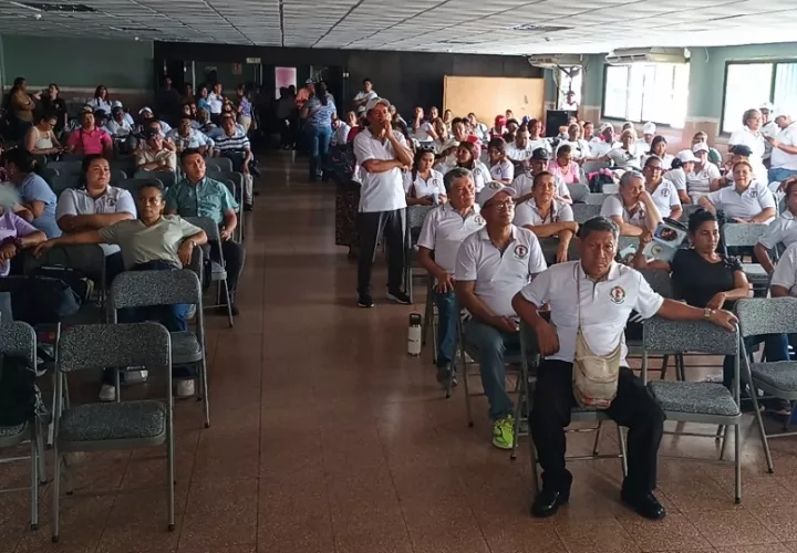 Los comicios para escoger a la nueva junta directiva de AEVE están previstos para diciembre próximo, por lo que la decisión sobre la participación electoral de los educadores suspendidos constituye uno de los temas candentes de discusión dentro de la organización. Foto. Melquíades Vásquez