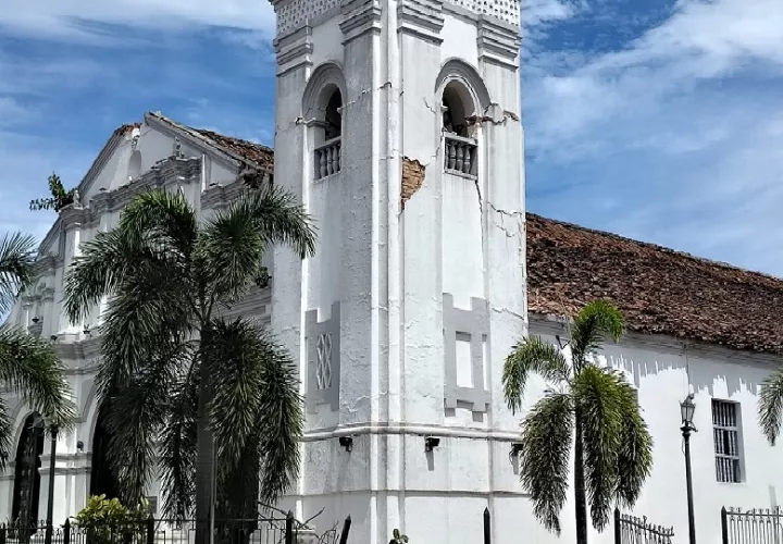 Ver aquella estructura destruida, en un templo que forma parte del patrimonio histórico del país, me produjo una impresión difícil de describir. Foto. Thays Domínguez