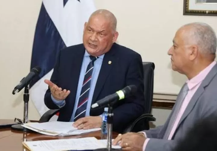 Benicio Robinson cuestionó a sus colegas. Foto. Cortesía