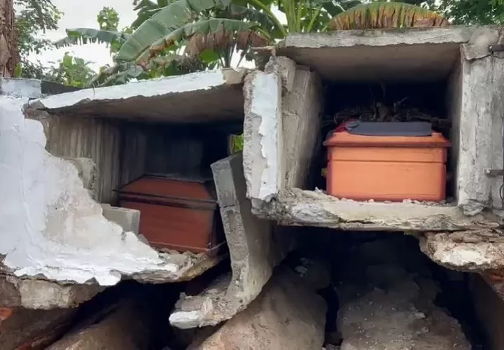 Así quedaron las bóvedas del cementerio, luego del movimiento telúrico de hace 10 días. Foto: Archivo