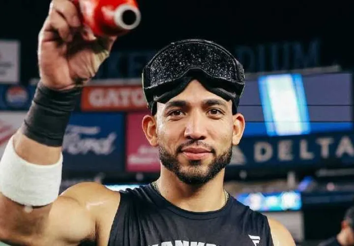 El panameño José 'Chema' Caballero festeja  la clasificación de los Yankees a la Serie Divisional. Foto: Instagram