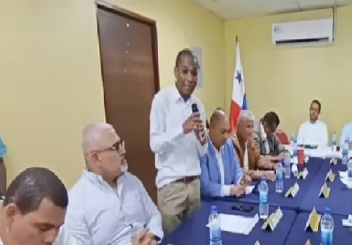 Pedro Santizo, representante del corregimiento de Barrio Sur, expresó su molestia manifestando que el alcalde parece mantener un rechazo hacia la empresa recolectora.