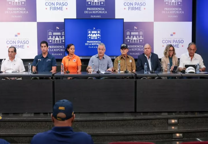Ministros brindaron este sábado una conferencia de prensa.
