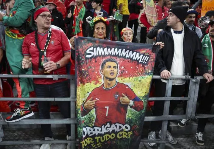 Aficionados da muestra de agradecimiento a Cristiano Ronaldo. Foto: EFE