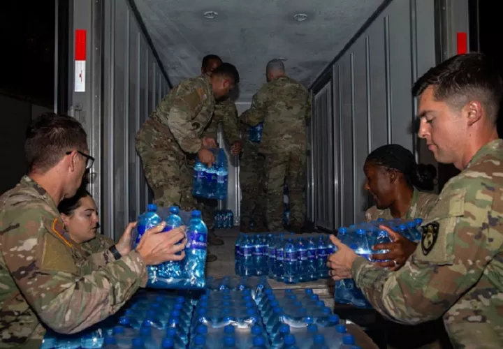 Las labores logísticas en la terminal aérea buscan agilizar la recepción y distribución de suministros hacia las comunidades más impactadas por las sacudidas telúricas. Foto. @USEmbPAN