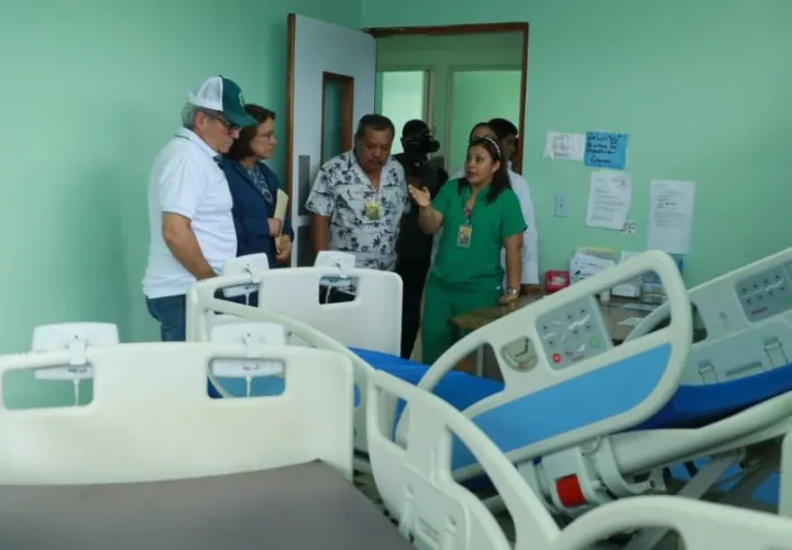 El ministro de Salud, Fernando Boyd Galindo, recorrió las instalaciones del hospital. Foto: Cortesía
