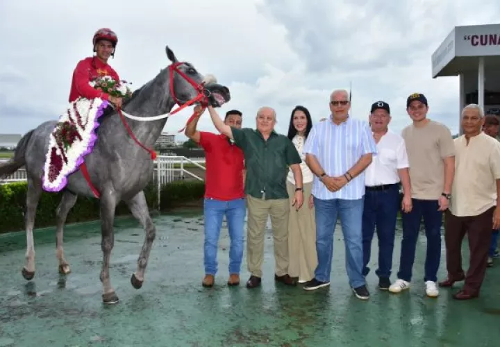 Macho Mule en el círculo de ganadores. Foto: Boris Valdivieso.