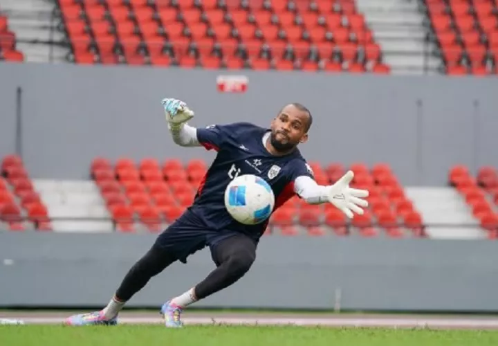 manota-mejia-nacional_uruguay_portero_1.jpg