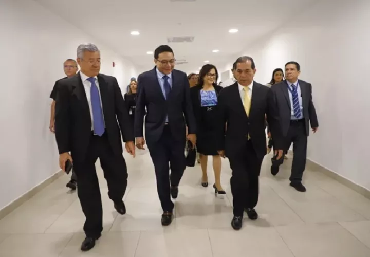 Firman  convenio de colaboración para implementar el "Programa de Aulas de Atención Hospitalaria". Foto: CSS