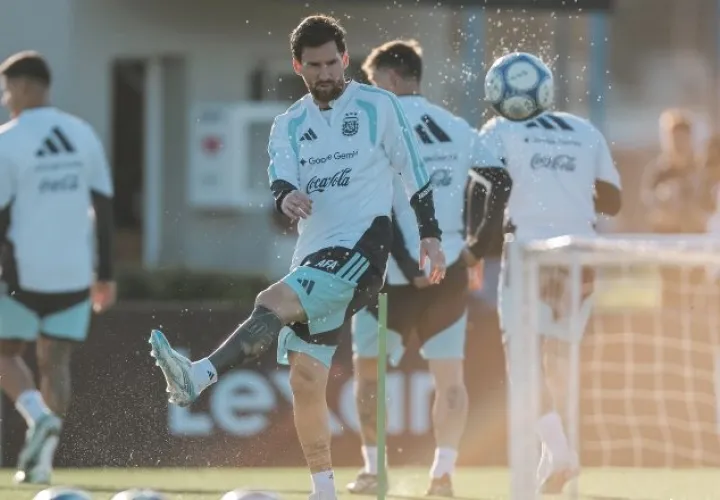 Lionel Messi durante los entrenamientos de la selección de Argentina. Foto: EFE
