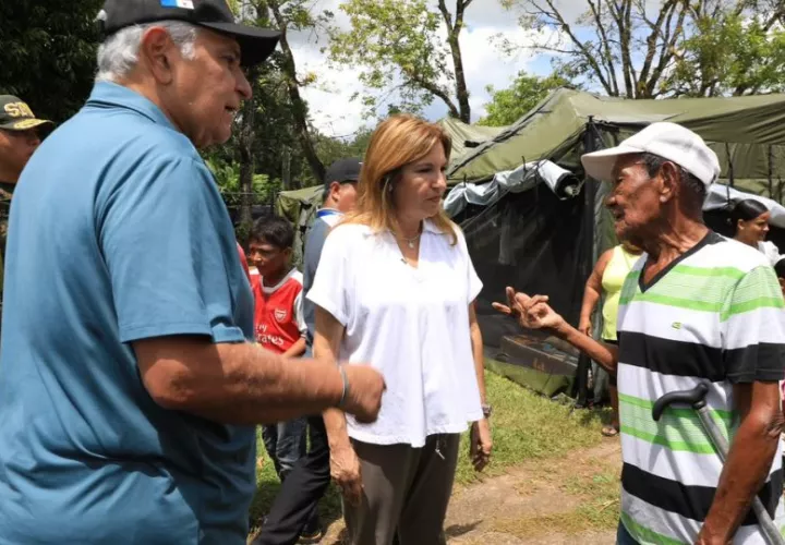 El presidente, José Raúl Mulino, junto a la primera dama, Maricel de Mulino en Soná. Fotos: Cortesía