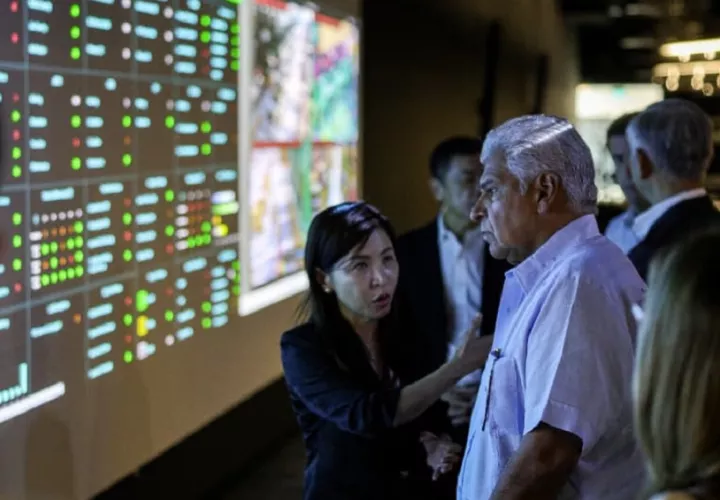 El presidente José Raúl Mulino visitó el megalopuerto de Tuas en Singapur. Foto: Cortesía Presidencia