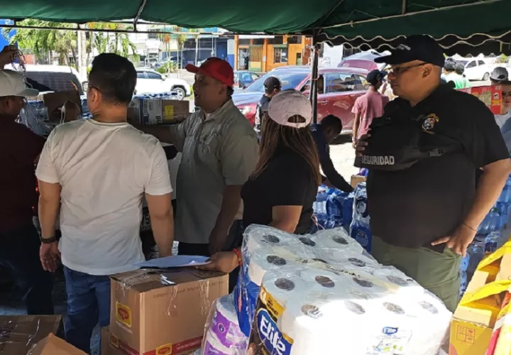 La junta comunal de Barrio Colón, en La Chorrera, también mantiene operativo un centro de acopio. Foto. Eric Montenegro