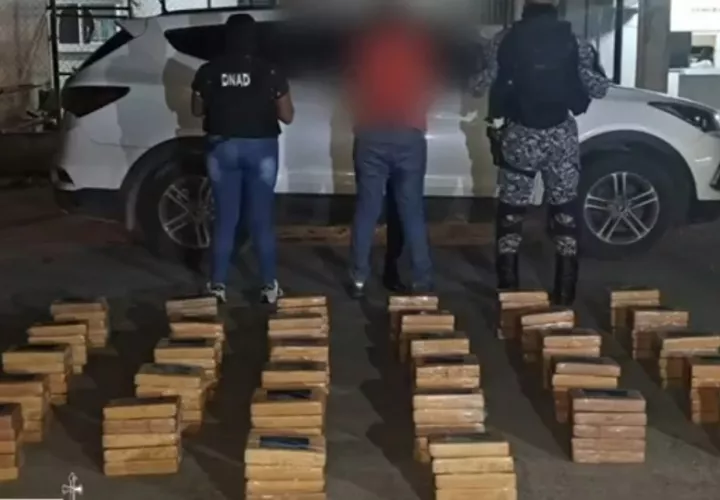 Las diez personas aprehendidas fueron puestas a órdenes de las autoridades competentes, mientras avanzan los trámites legales para determinar su posible vinculación con los delitos investigados.
