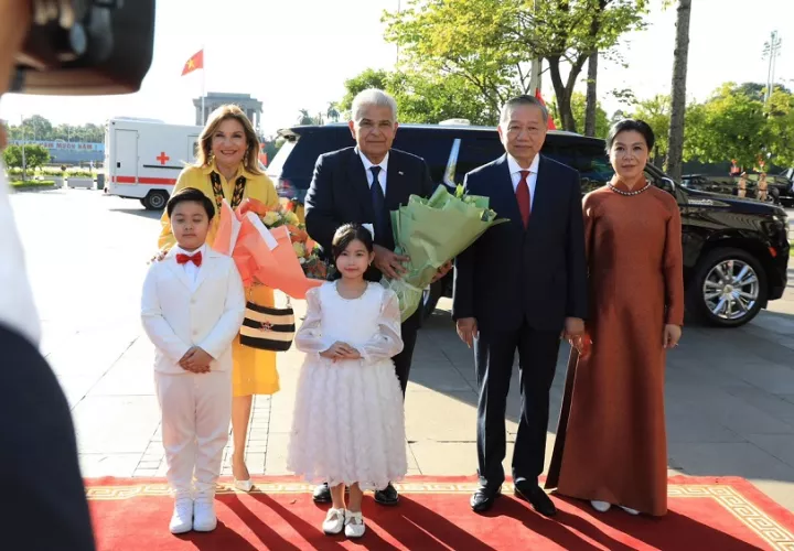Maricel Cohen y José Raúl Mulino, junto al presidente de Vietnam y su esposa. Foto: Cortesía Presidencia