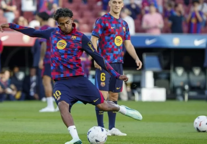 El delantero del Barcelona Lamine Yamal durante los entrenamientos. Foto: EFE 