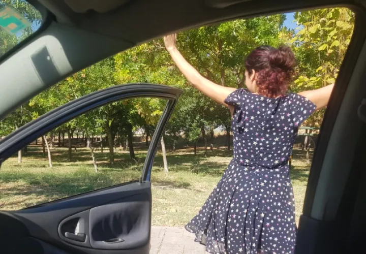 'Los fanes de Drake se ponen en verdadero peligro cuando realizan el baile viral en la calle con tráfico real'. 