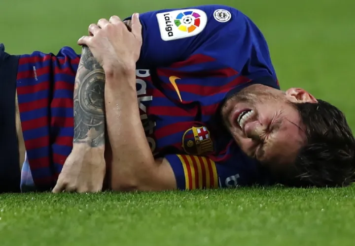 Messi se fracturó el brazo debido a una caída.