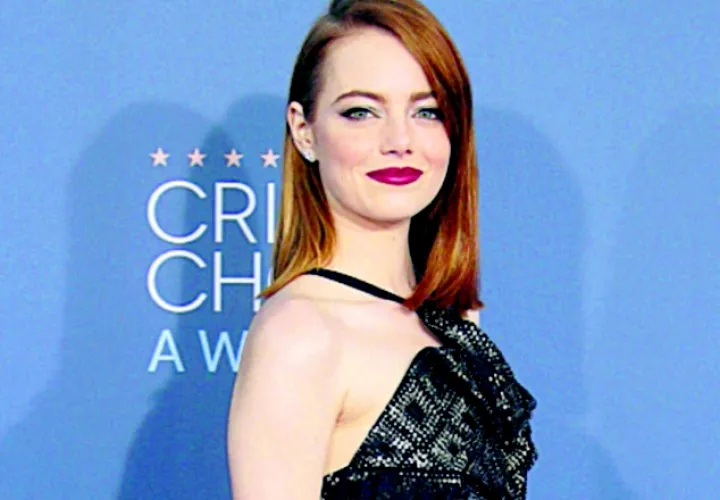 La estrella de "La La Land" no es la única que tiene una horrible historia de corsé que contar, lo mismo le sucedió a Dakota Fanning.