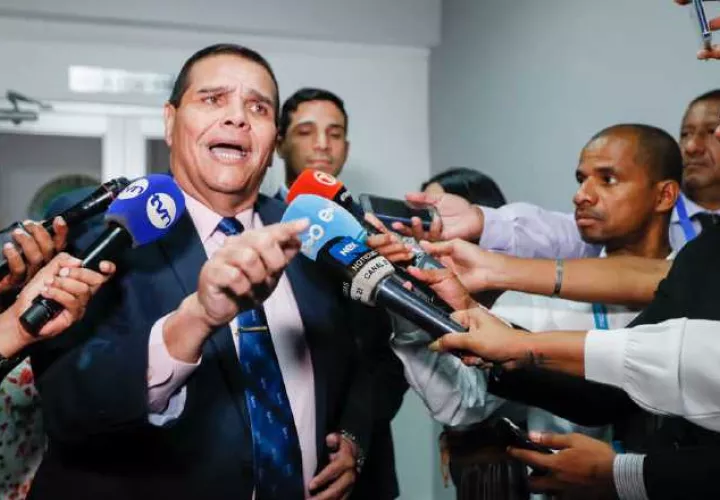 Martinelli  autorizó a Gálvez para que hable con sus colegas. 