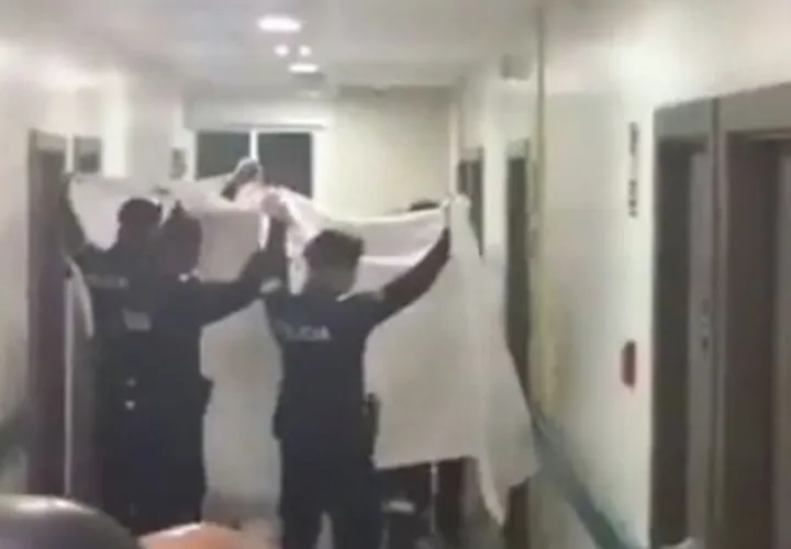 La policía montó en la madrugada del viernes, el operativo Sábanas para sacar a Ricardo Martinelli del Hospital Nacional donde se iba a realizar una prueba médica. /Foto Archivo