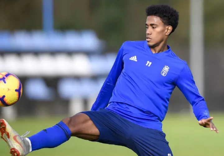 Edgar Yoel Bárcenas se ha ganado la titularidad en Real Oviedo. /Foto @RealOviedo