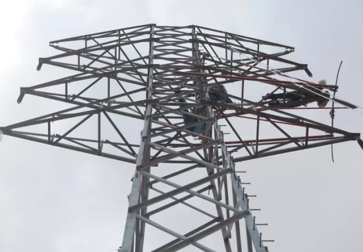 La línea de transmisión eléctrica operará inicialmente a 230 kilovoltios y posteriormente será ampliada a 500 kilovoltios. /Foto: Archivo