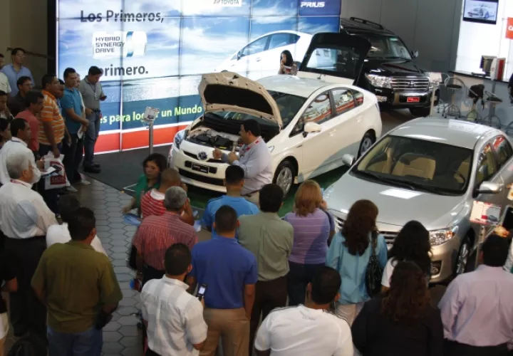 La venta de autos nuevos en el país acumuló una caída del 16.6 por ciento entre enero y octubre pasados, según destacan las cifras oficiales. /Foto: Archivo