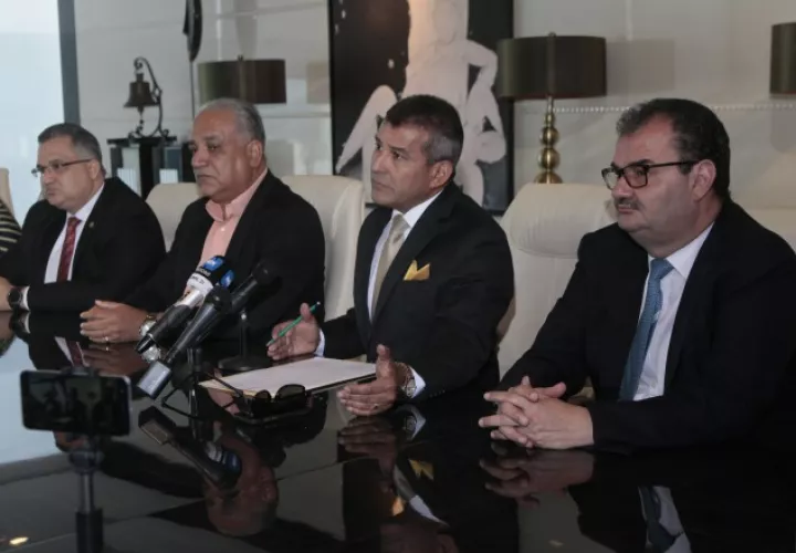 Defensa de Ricardo Martinelli ofreció una conferencia de prensa para dar detalles de cómo actuarán ahora que el caso está en el SPA. Víctor Arosemena