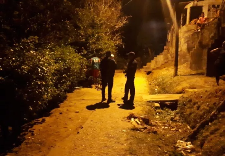 La casa está en una vereda, lo que dificultó la labor de los bomberos. Diómedes Sánchez