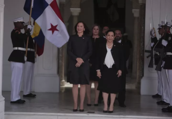 Fabiola Zavarce (izq.). Víctor Arosemena