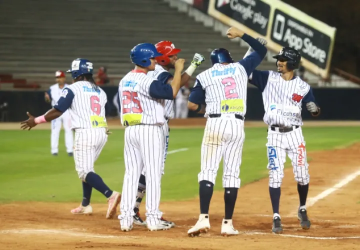 Panamá Metro se ha fajado de tú a tú contra los santeños en el comienzo de su semifinal del campeonato mayor. Anayansi Gamez