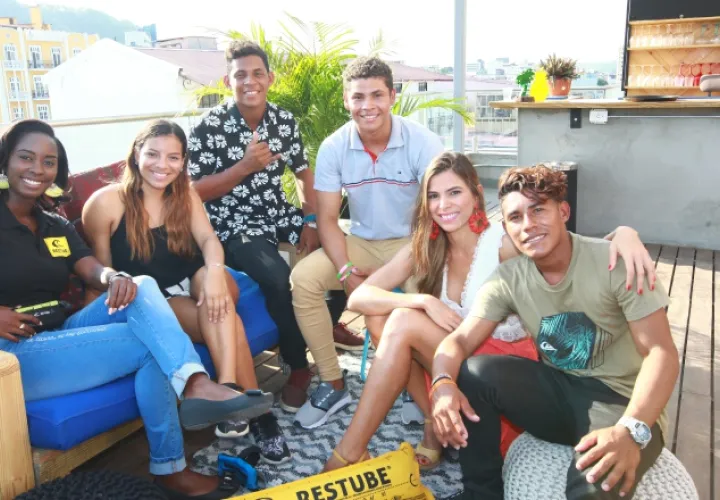 Pauline Moreno junto a algunos competidores. Anayansi Gamez