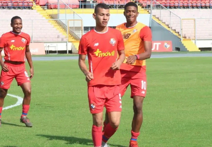 La selección Sub-17 es dirigida por Gary Stempel. Fepafut