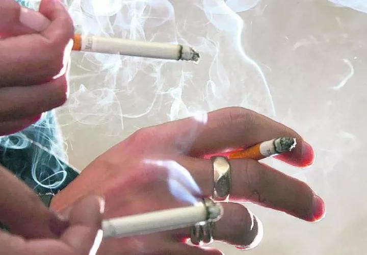 La industria del tabaco genera muchos millones de dólares. Archivo