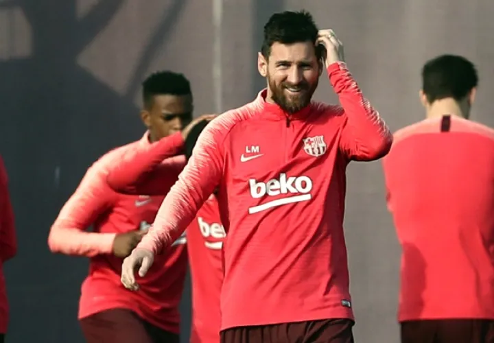 Lionel Messi en los entrenamientos del Barcelona con miras a su juego ante el Liverpool. AP