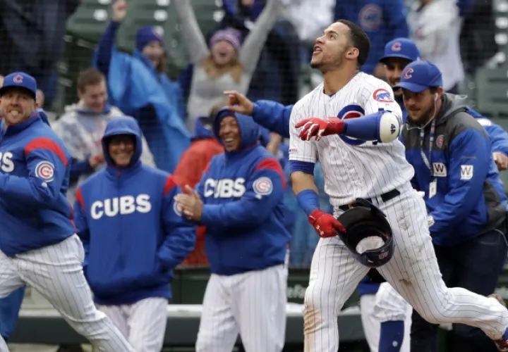 Willson Contreras celebra su cuadrangular. AP