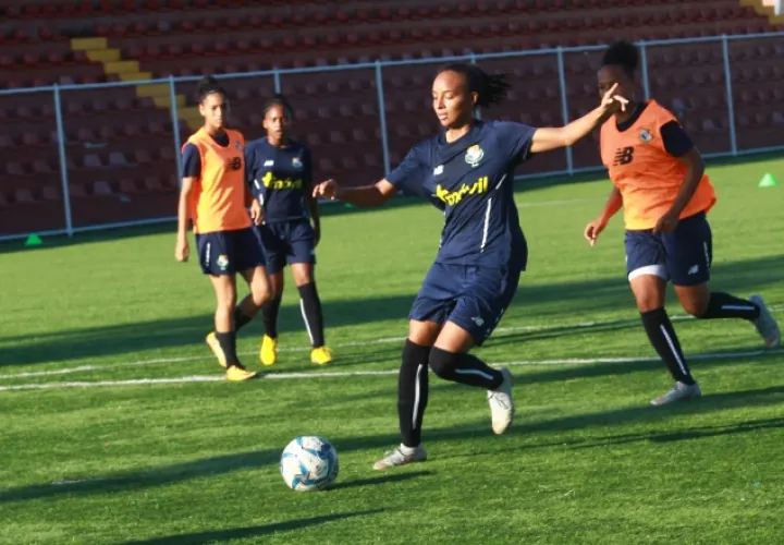 Equipo femenino. Anayansi Gamez
