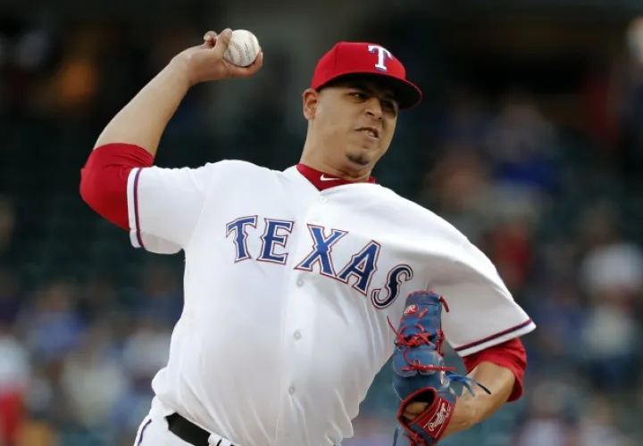 Ariel Jurado juega en los Rangers. Foto:AP 