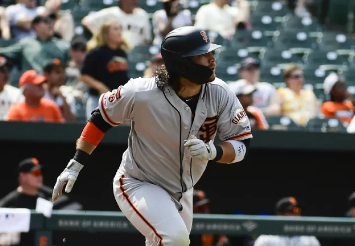 Brandon Crawford en una de sus actuaciones ofensivas. AP