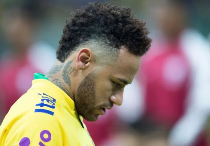 Neymar sufrió una torcedura en el tobillo ante Catar. EFE