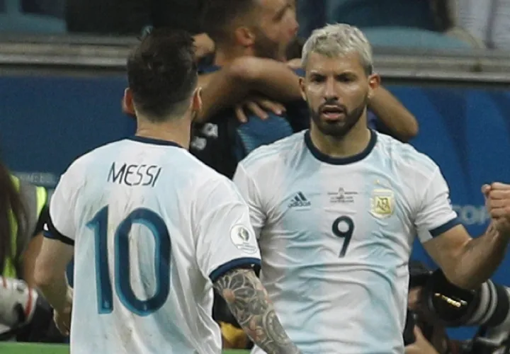 Sergio Agüero (9) sentenció la victoria de Argentina. AP